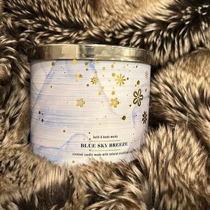 Bath and Body Works Blue Sky Breeze 3 Wick Candle